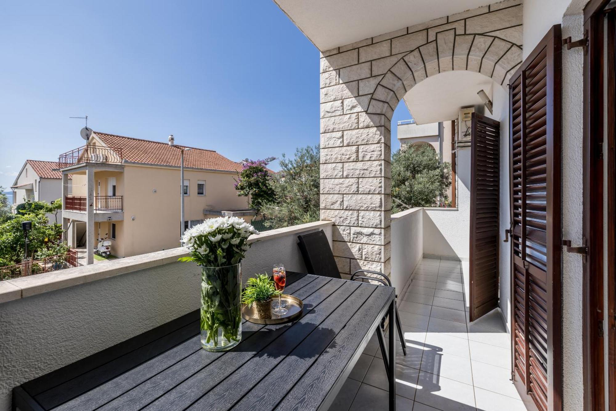 Holiday Home Krishto Трогир Экстерьер фото